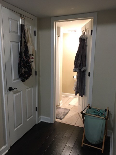 Ground floor bathroom with shower - 6127 S Woodlawn Ave