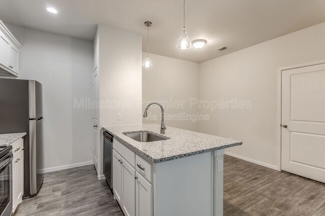 Building Photo - 2405 N Hickory St