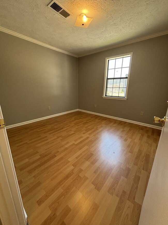 Building Photo - 102 N Bond Ave