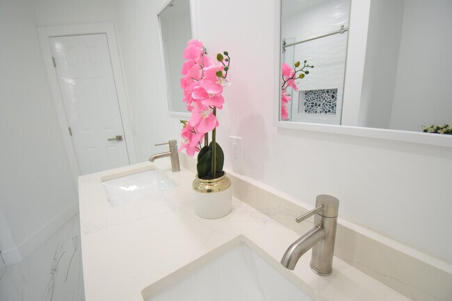 Building Photo - 3541 NW 37th Ave