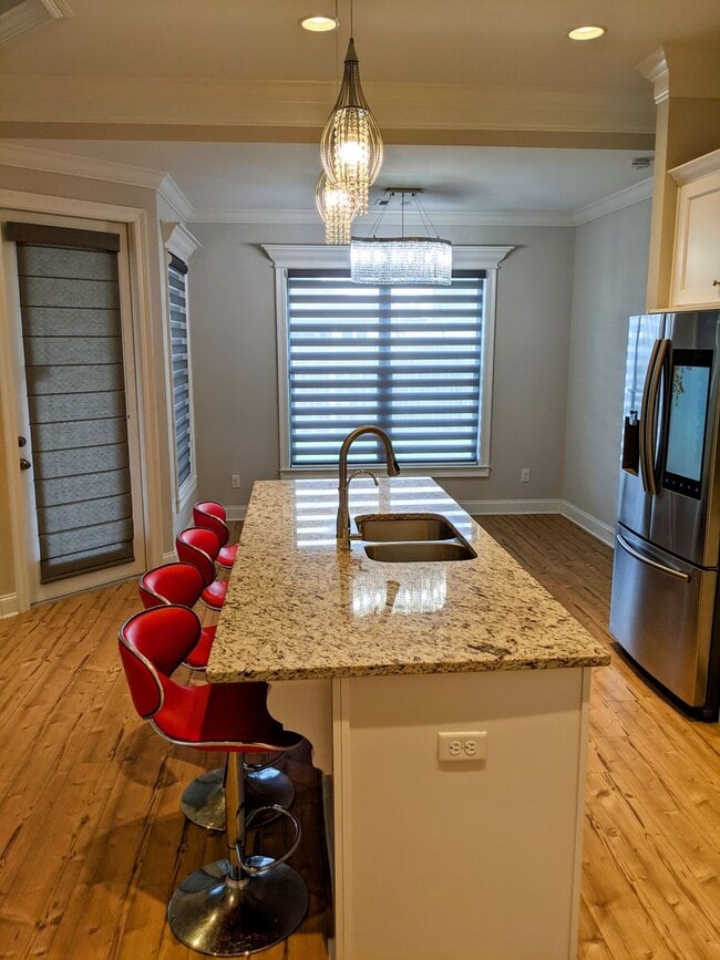 Building Photo - Wake up on Sleepy Brook Rd!