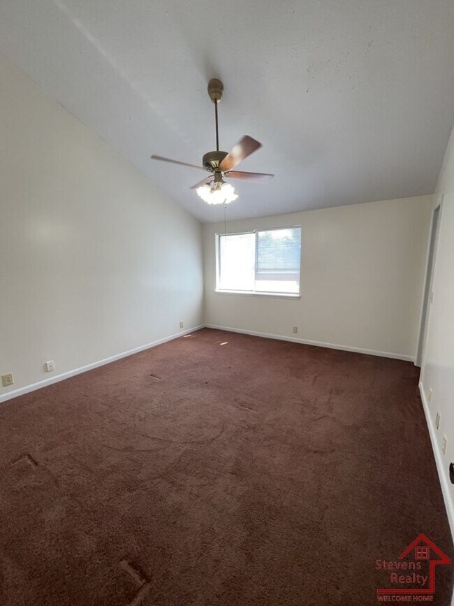 Building Photo - 409 Oriole Dr