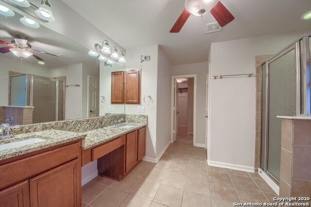 Building Photo - Situated on a desirable corner cul-de-sac lot!!