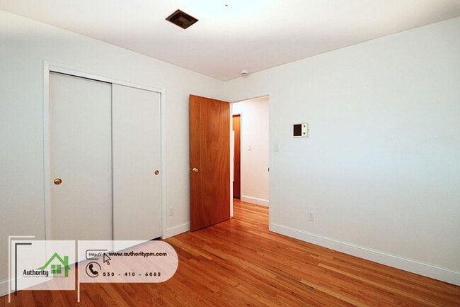 Building Photo - 845 Loma St