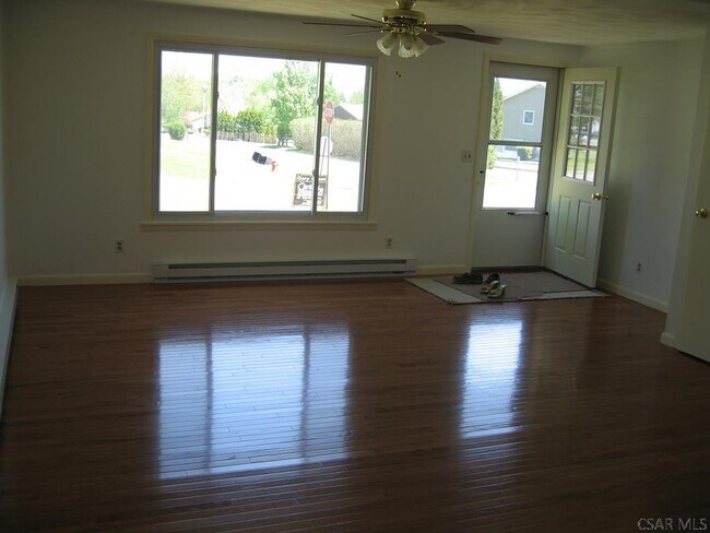 Building Photo - 125 Hickory Dr
