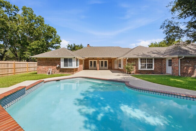 Building Photo - 905 Winged Foot Dr