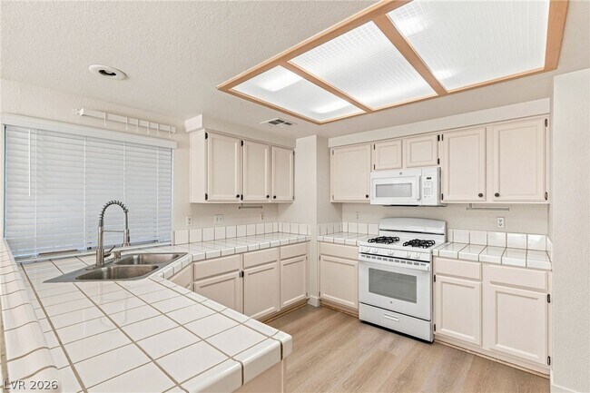 Building Photo - 9337 Mist Flower Cir