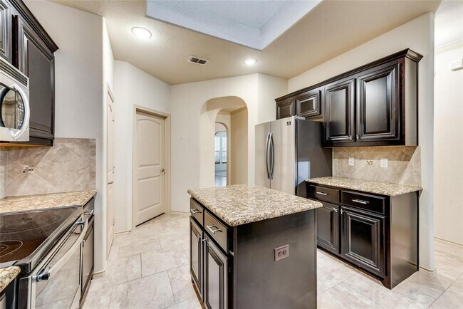 Building Photo - 15825 Carlton Oaks Dr