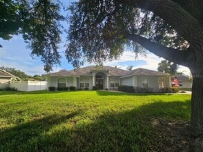 Building Photo - 10934 Versailles Blvd