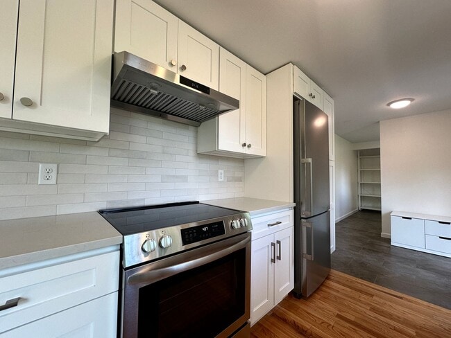 Building Photo - 3bd/1.5ba Shoreline Home