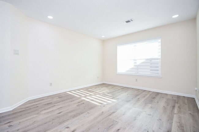 Building Photo - 3243 Ashlock Dr