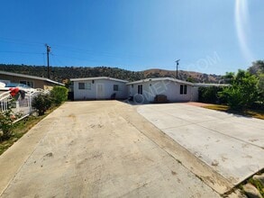 Building Photo - 2 Bedroom, 1 bathroom