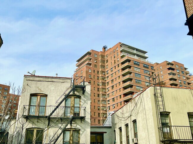 Building Photo - 239 Henry St