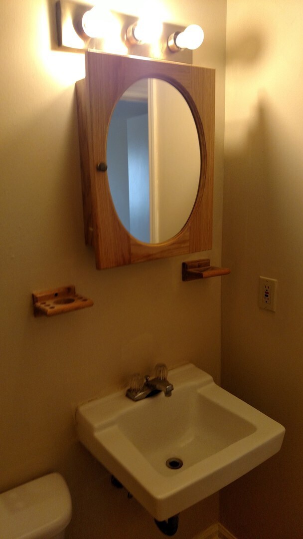 Building Photo - Winburn 2 bdrm 3rd floor apt     260319