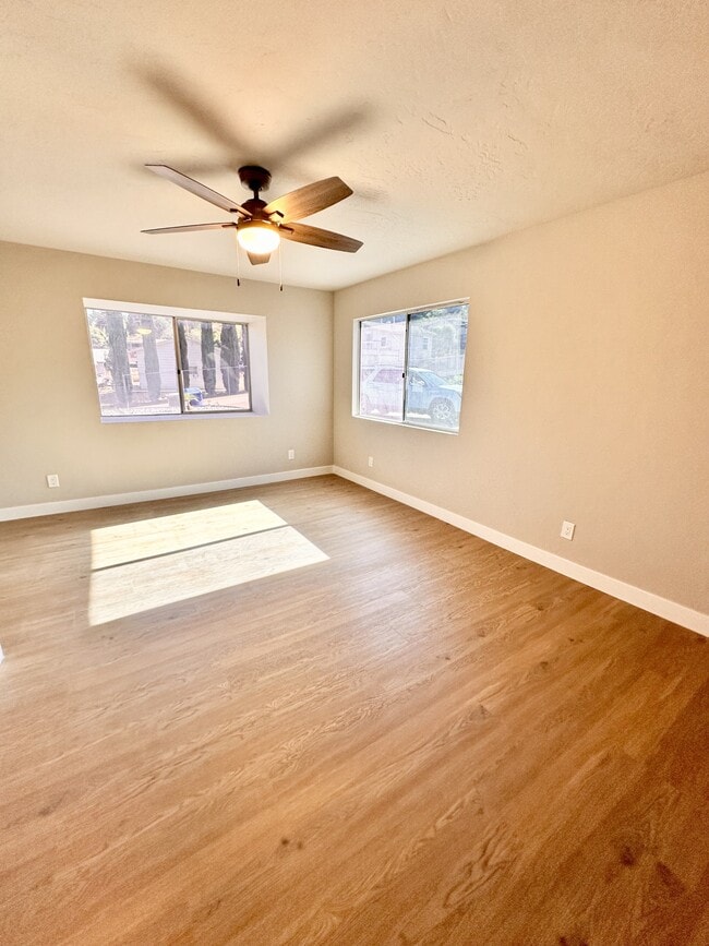 Building Photo - 11904 Rocky Home Dr