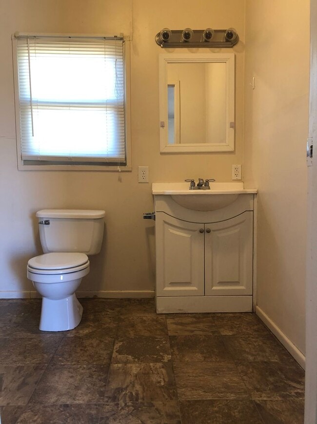 Building Photo - Affordable Efficiency Apt in Avondale