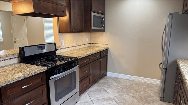 Building Photo - 3310 Glen Spring Dr