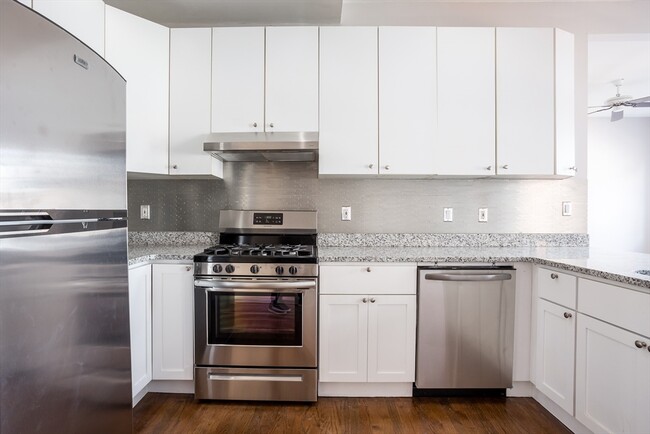 Building Photo - 534 Tremont St