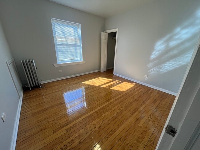 Building Photo - 2047 E 68th St