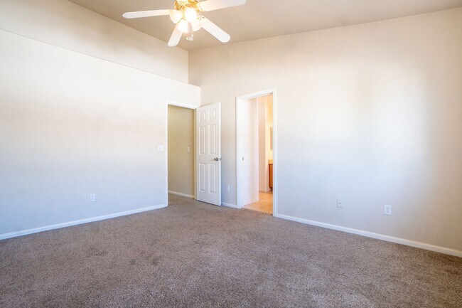 Building Photo - Beautiful townhome on Snow Bowl for Rent!