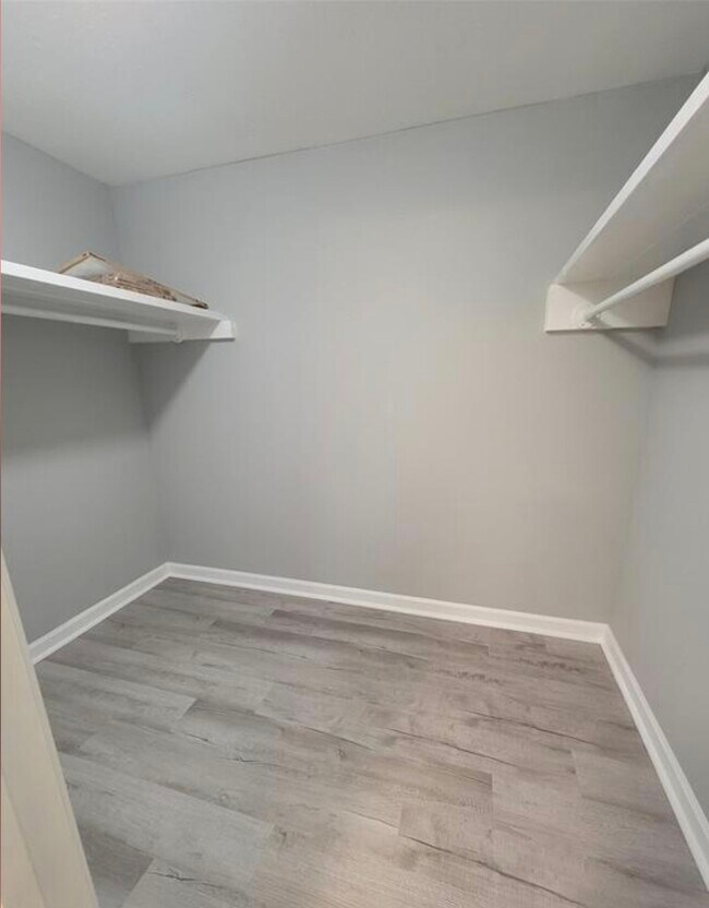 Building Photo - 701 18th Ave N