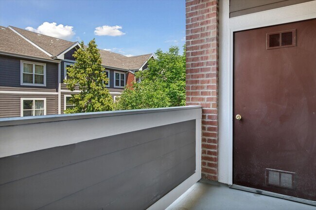 Building Photo - $1,000 DEPOSIT!!!! Fully Remodeled Three Bedroom, Two Bathroom Condo