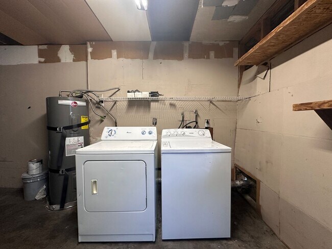 Building Photo - 4p5227 *