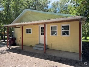 Building Photo - 2 bedroom 1 bath in Saint Cloud off 192 an...