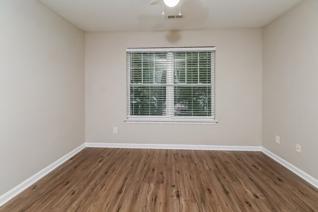 Building Photo - 6014 Colonial Garden Dr