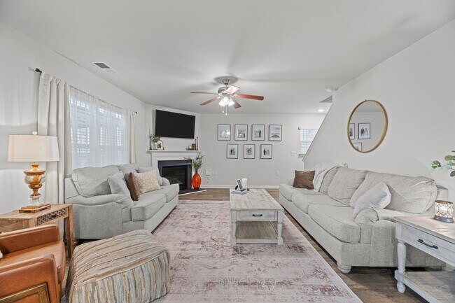 Building Photo - 301 Ginger Dr