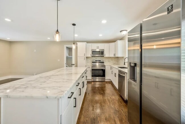 Building Photo - 5008 Suter Dr