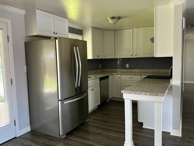 Building Photo - 5301 Bel Aire Dr