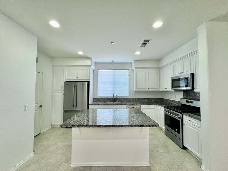 Building Photo - 6332 Planetary Rd