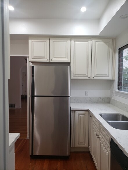 Building Photo - 1104 E California Ave