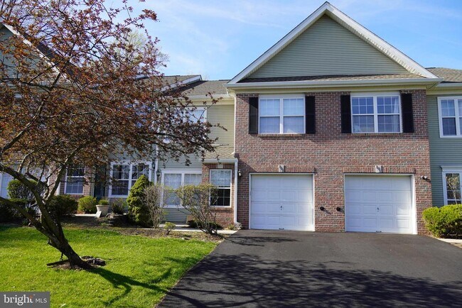 Building Photo - 102 Wellington Park Dr