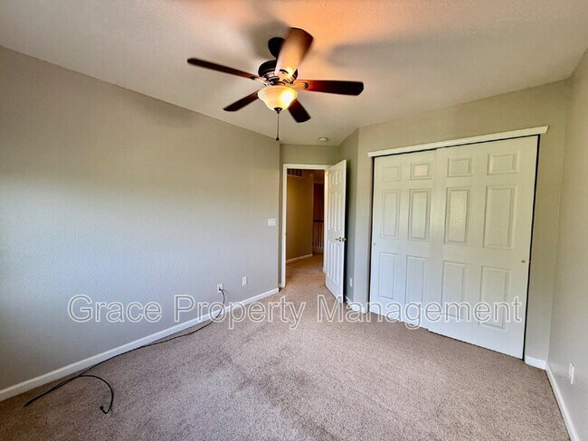 Building Photo - 624 Hayloft Way