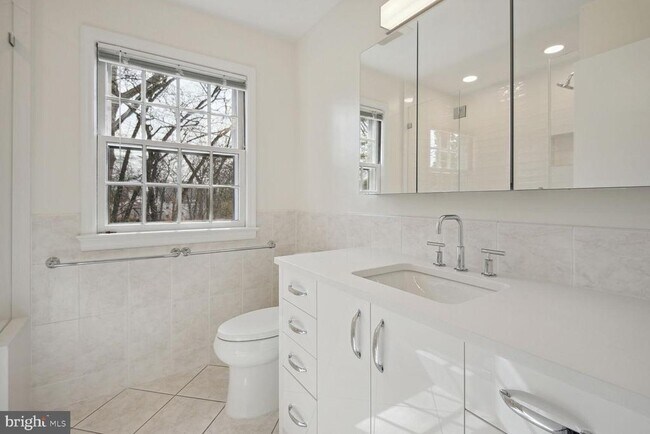 Building Photo - 5801 Hillburne Way