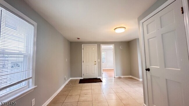 Building Photo - 19 Mechanic St