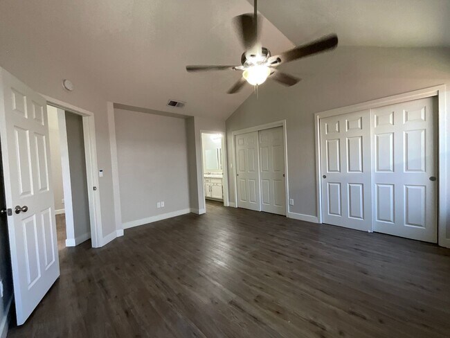Building Photo - Siri Thorne 4-Plex