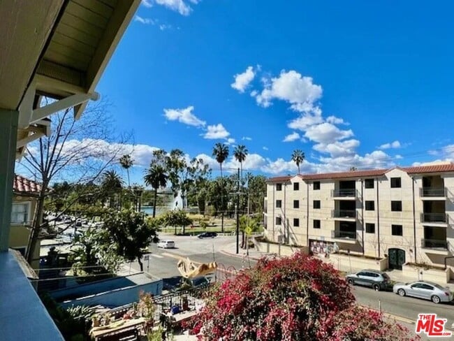 Building Photo - 1110 Echo Park Ave