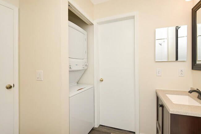 Building Photo - 11 Coral Tree Ct