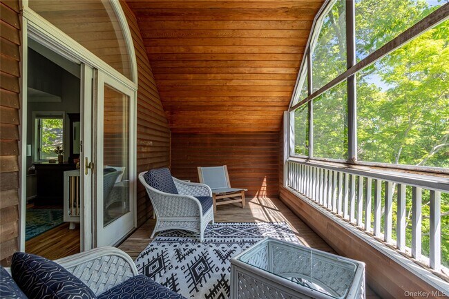 Building Photo - 2300 Pine Tree Rd