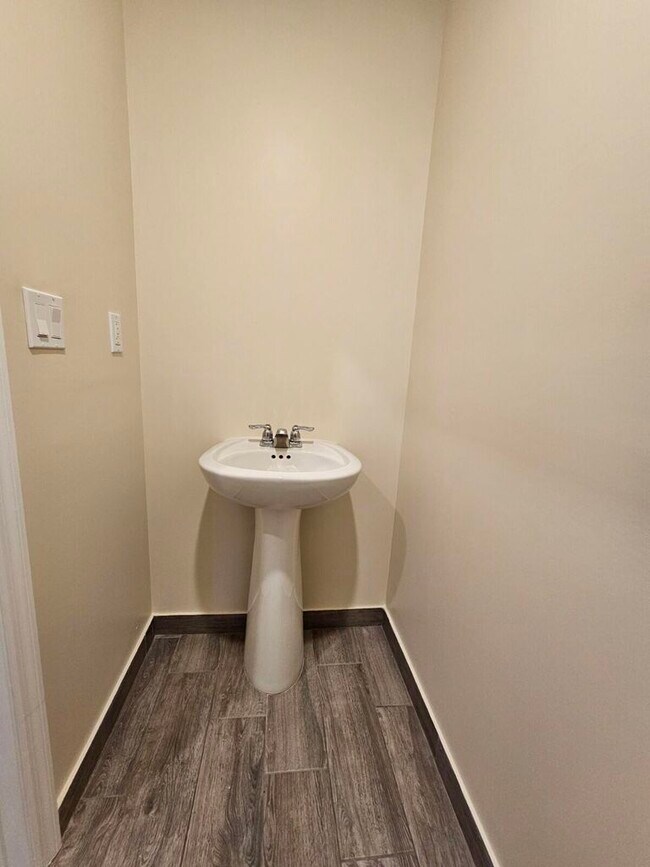 Building Photo - 6951 Harbours Edge Ave