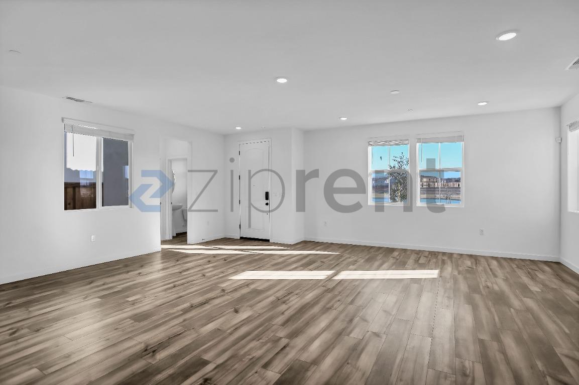 Building Photo - Unit