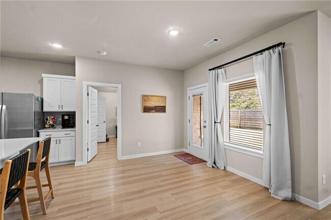 Building Photo - 2219 S 9th St