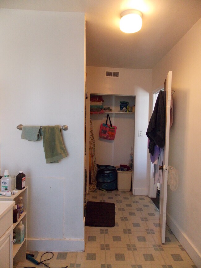 Building Photo - 2109 St Paul St