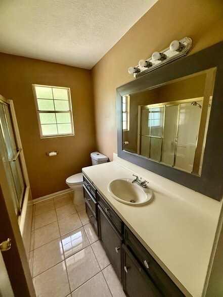 Building Photo - 4631 Inwood Dr