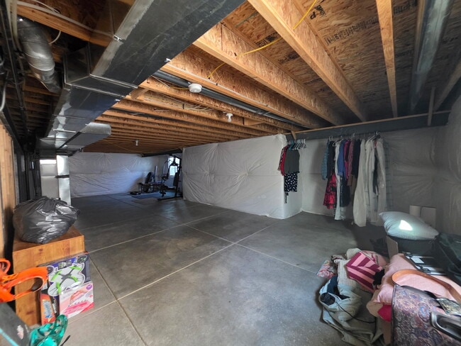 Building Photo - 121 Primrose Ct