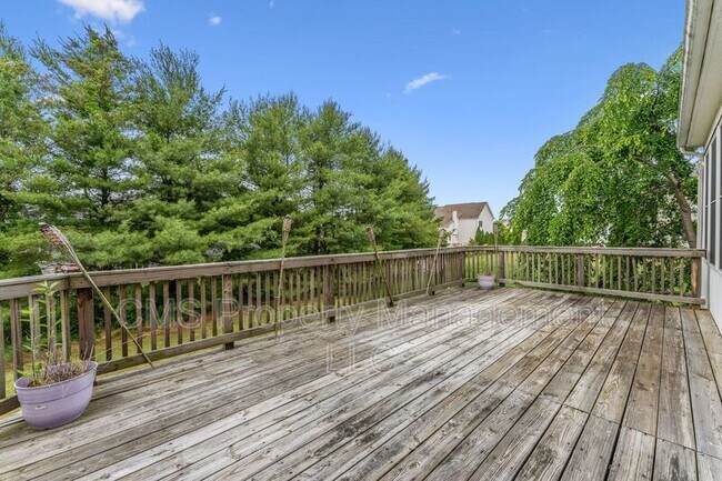 Building Photo - 44 Equestrian Way