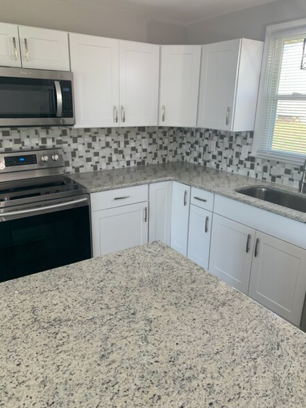 Building Photo - 317 Bonnaridge Dr